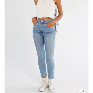 BDG High Waisted Girlfriend Jeans Light Wash